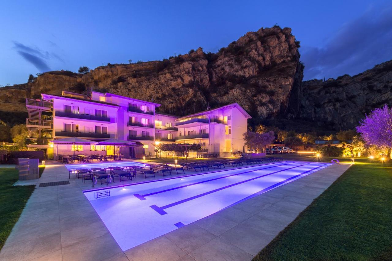 Aktivhotel Santalucia Torbole Sul Garda Exteriör bild