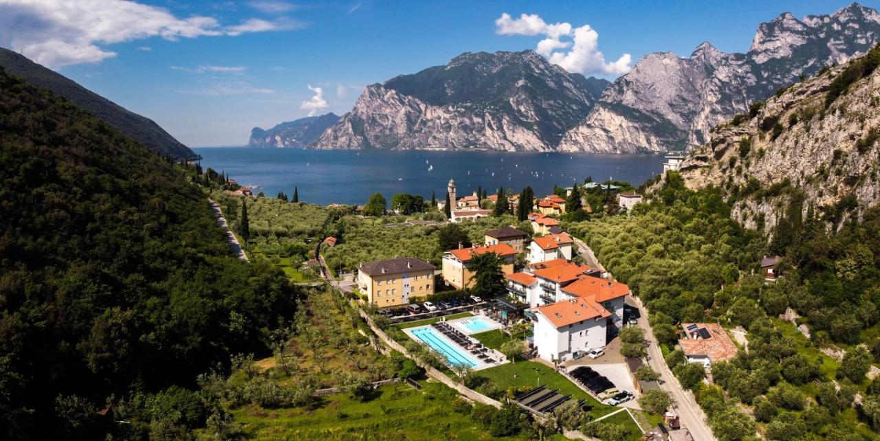 Aktivhotel Santalucia Torbole Sul Garda Exteriör bild