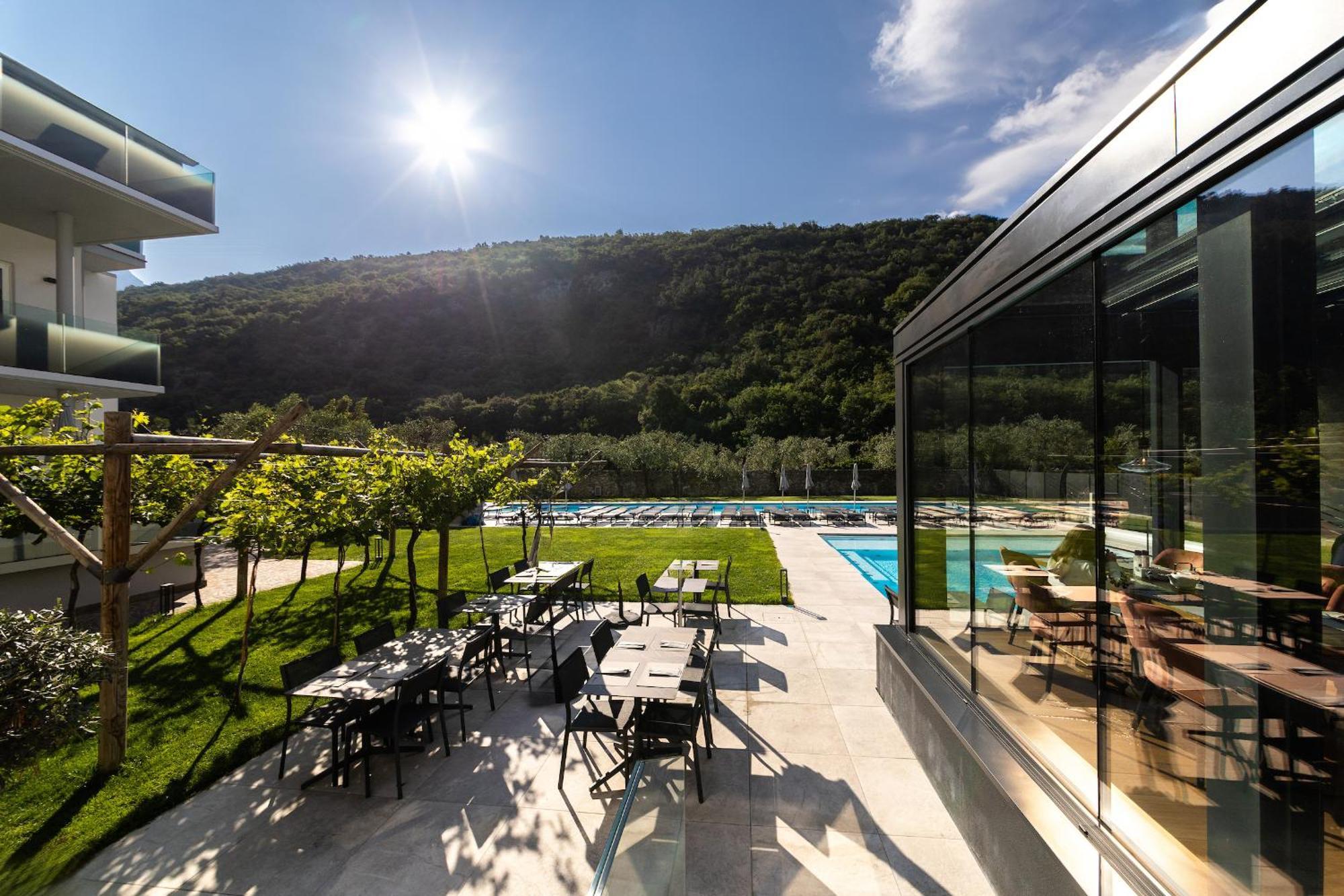 Aktivhotel Santalucia Torbole Sul Garda Exteriör bild