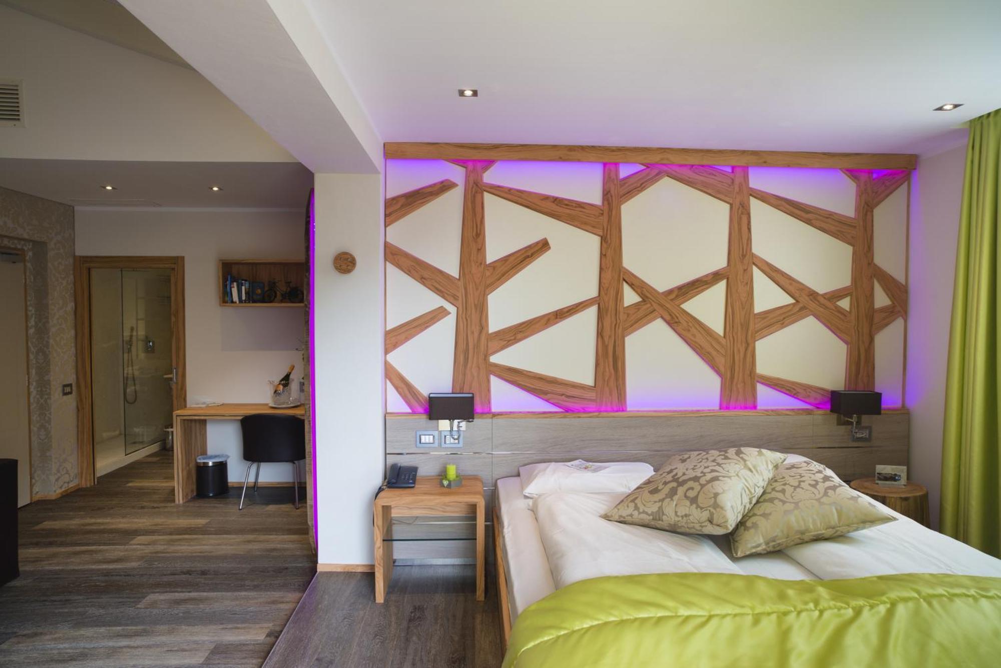 Aktivhotel Santalucia Torbole Sul Garda Rum bild