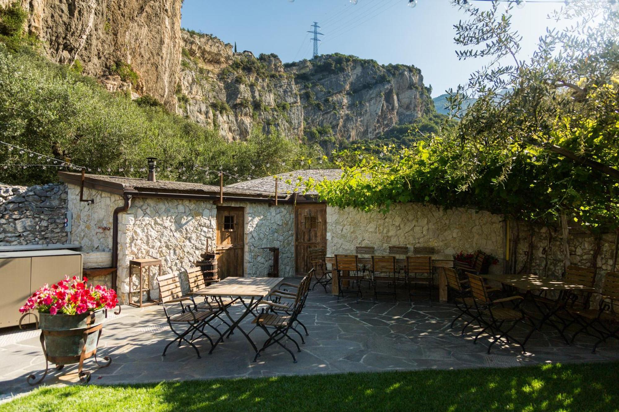 Aktivhotel Santalucia Torbole Sul Garda Exteriör bild