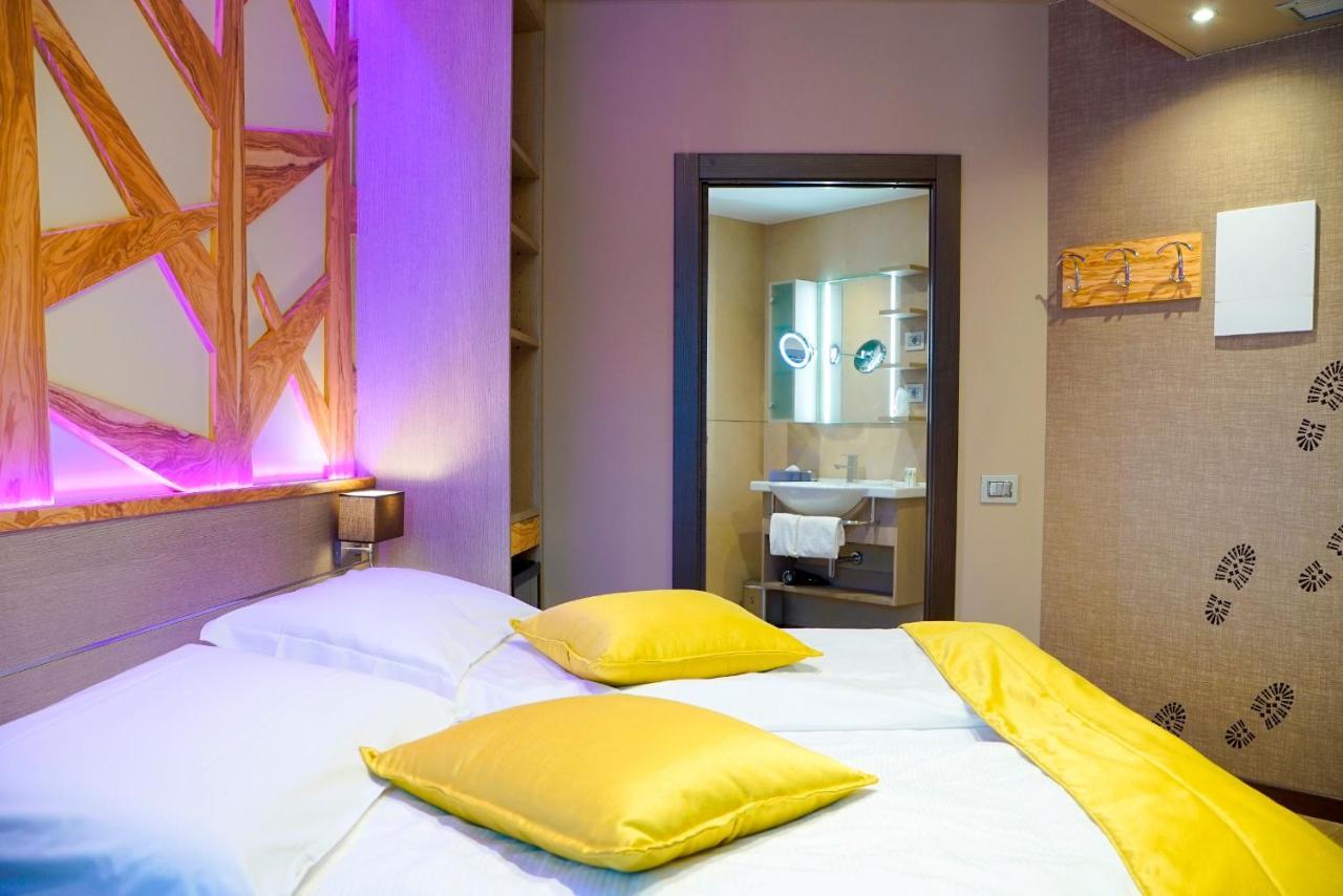 Aktivhotel Santalucia Torbole Sul Garda Exteriör bild